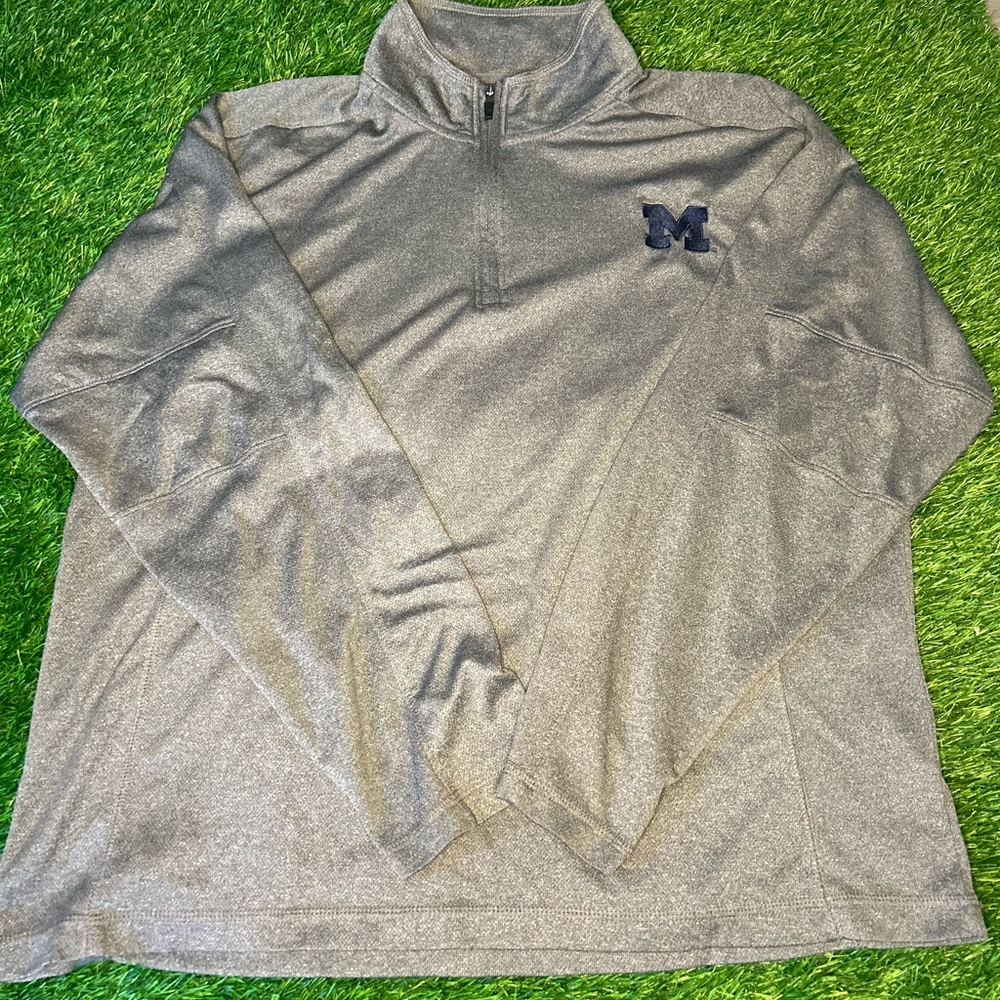 Men’s XL U of M pull over university of Michigan wolverines 2023 national champ